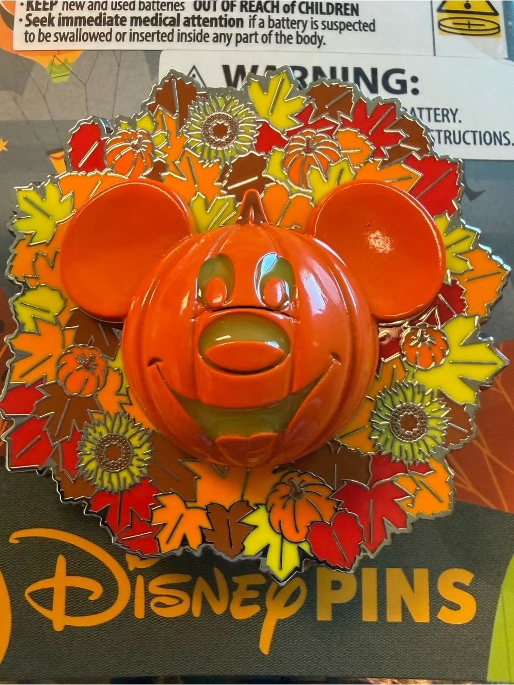 2026 Light Up Mickey Mouse Autumn Wreath Pin. Sealed.